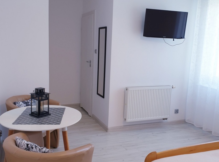 POKOJE GOŚCINNE GRAŻYNA GLEMBIN  Pokojn nr 3 /2osobowy na parterze z tarasem